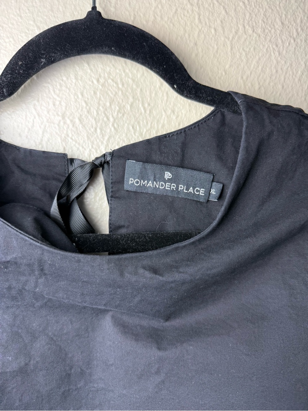 Pomander Place Julianna bow back puff sleeve top - Picture 4 of 6